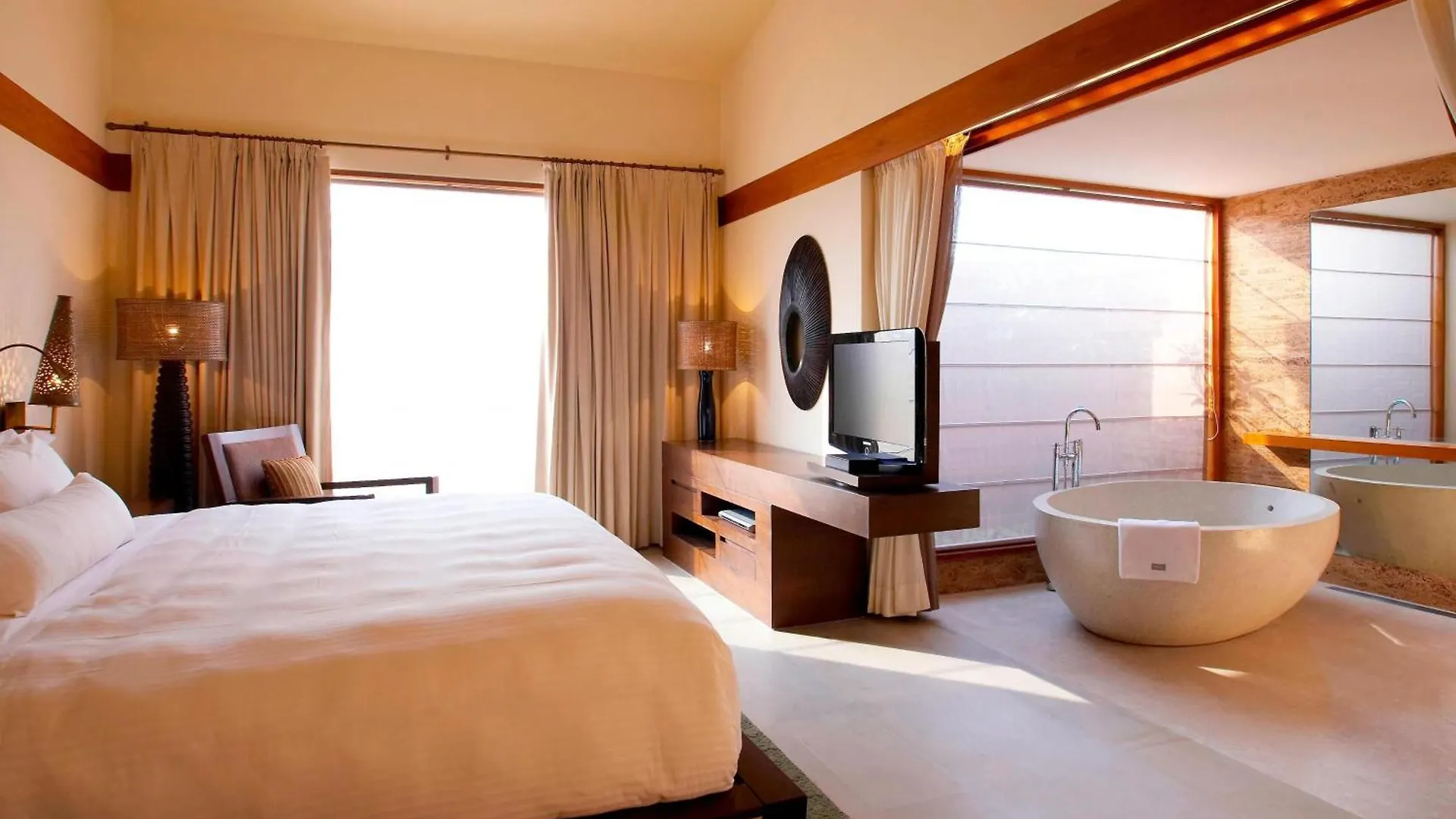 The Westin Sohna Resort & Spa Γκουργκάον